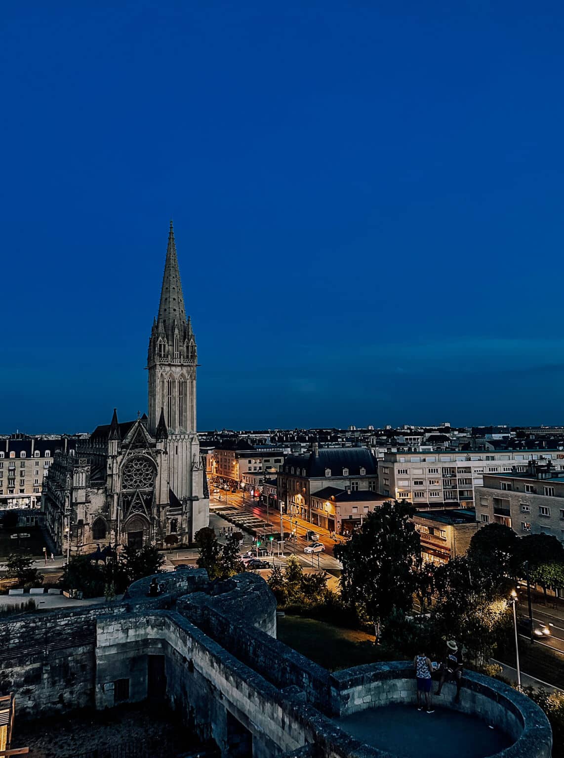 Caen Reise Guide Sehenswürdigkeiten & Tipps traveling & other stories