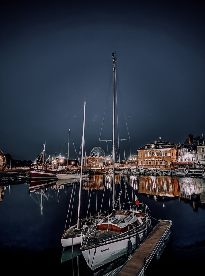 Honfleur entdecken Guide traveling & other stories