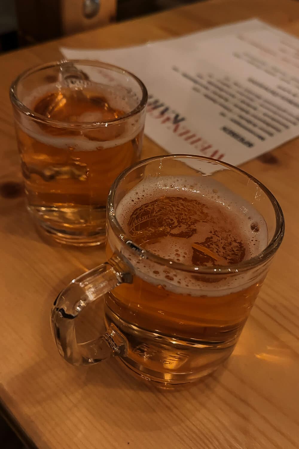 Weihnachtsmarkt in Berlin: Weinlobbyist Weißer Winzer-Glühwein auf dem Weihnachtsmarkt beim Weinlobbyist in Berlin-Schöneberg