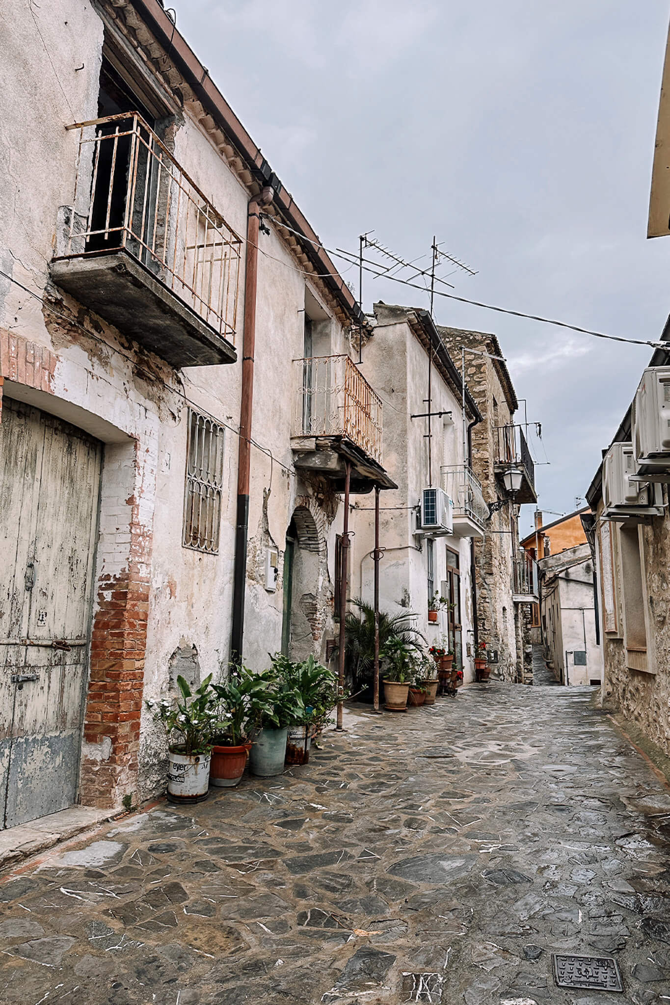 Straße in Rocca Imperiale in Kalabrien, Italien