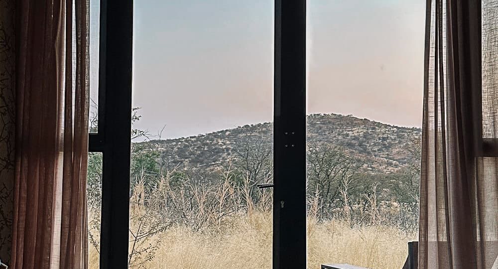 Ausblick vom Bett der Damaraland Lodge, Namibia