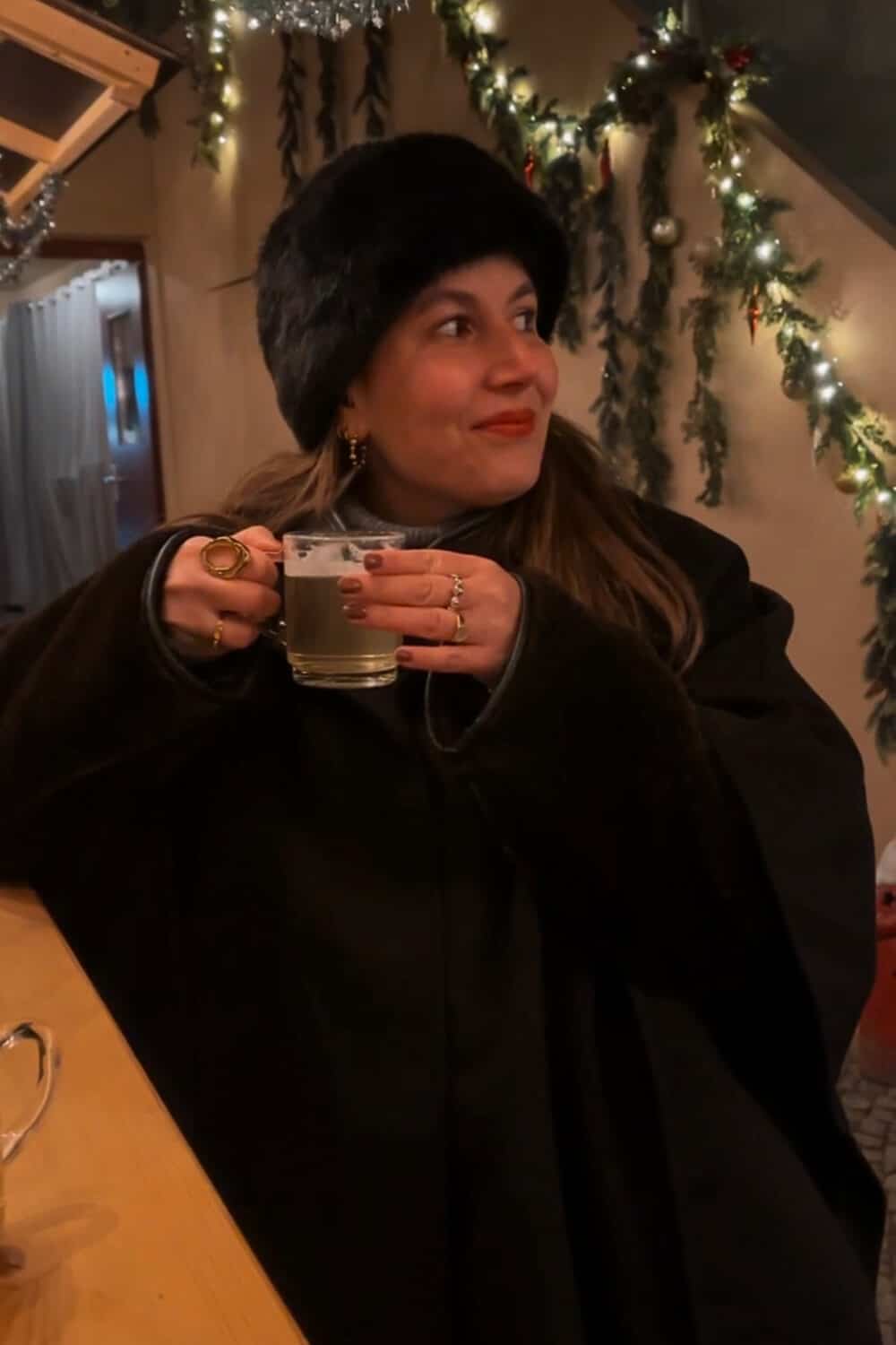 Weihnachtsmarkt Weinlobbyist Berlin Glühwein trinken auf dem Weihnachtsmarkt beim Weinlobbyist in Berlin-Schöneberg