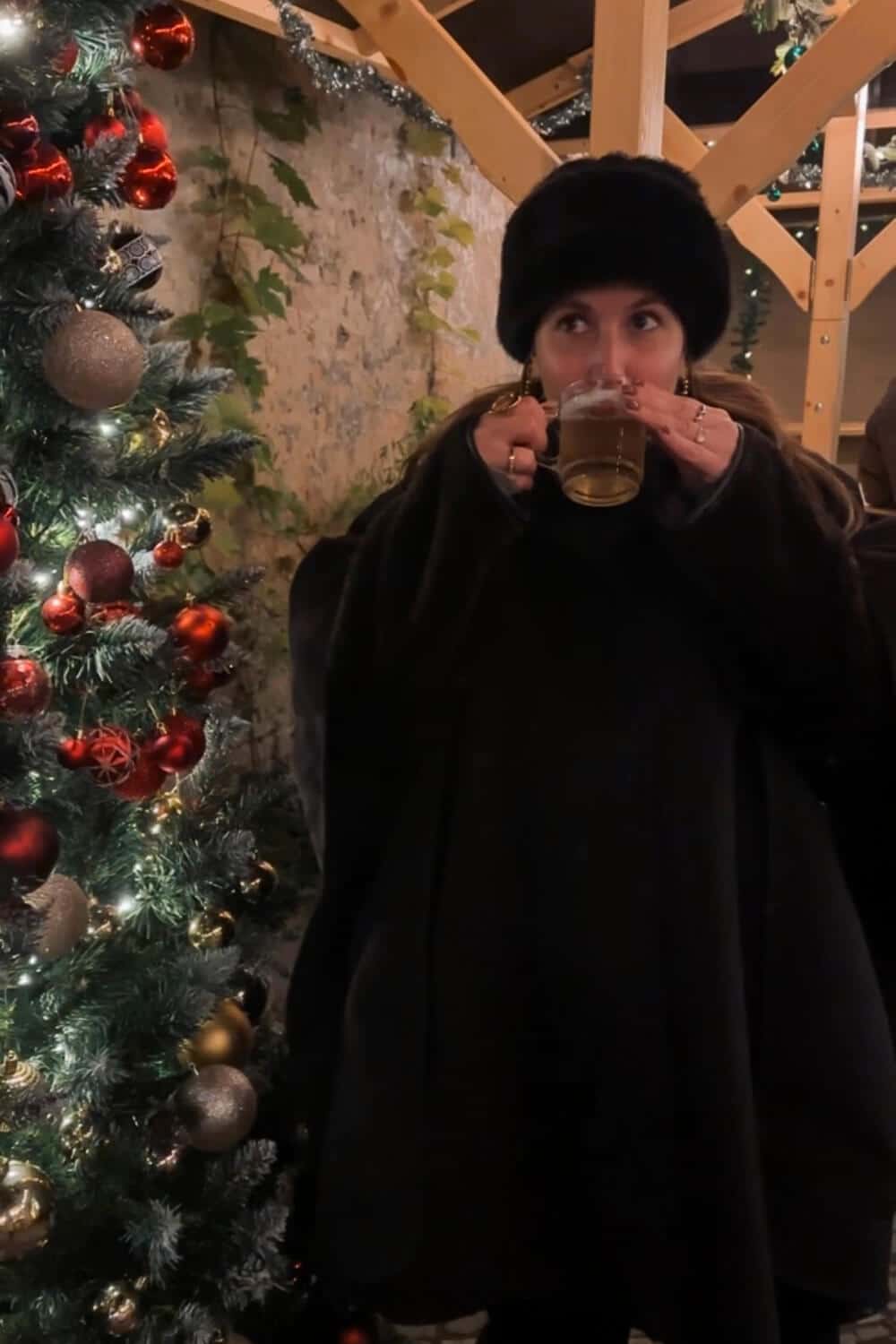 Weihnachtsmarkt Weinlobbyist Berlin Glühweintrinken beim Weihnachtsmarkt des Weinlobbyist in Berlin-Schöneberg