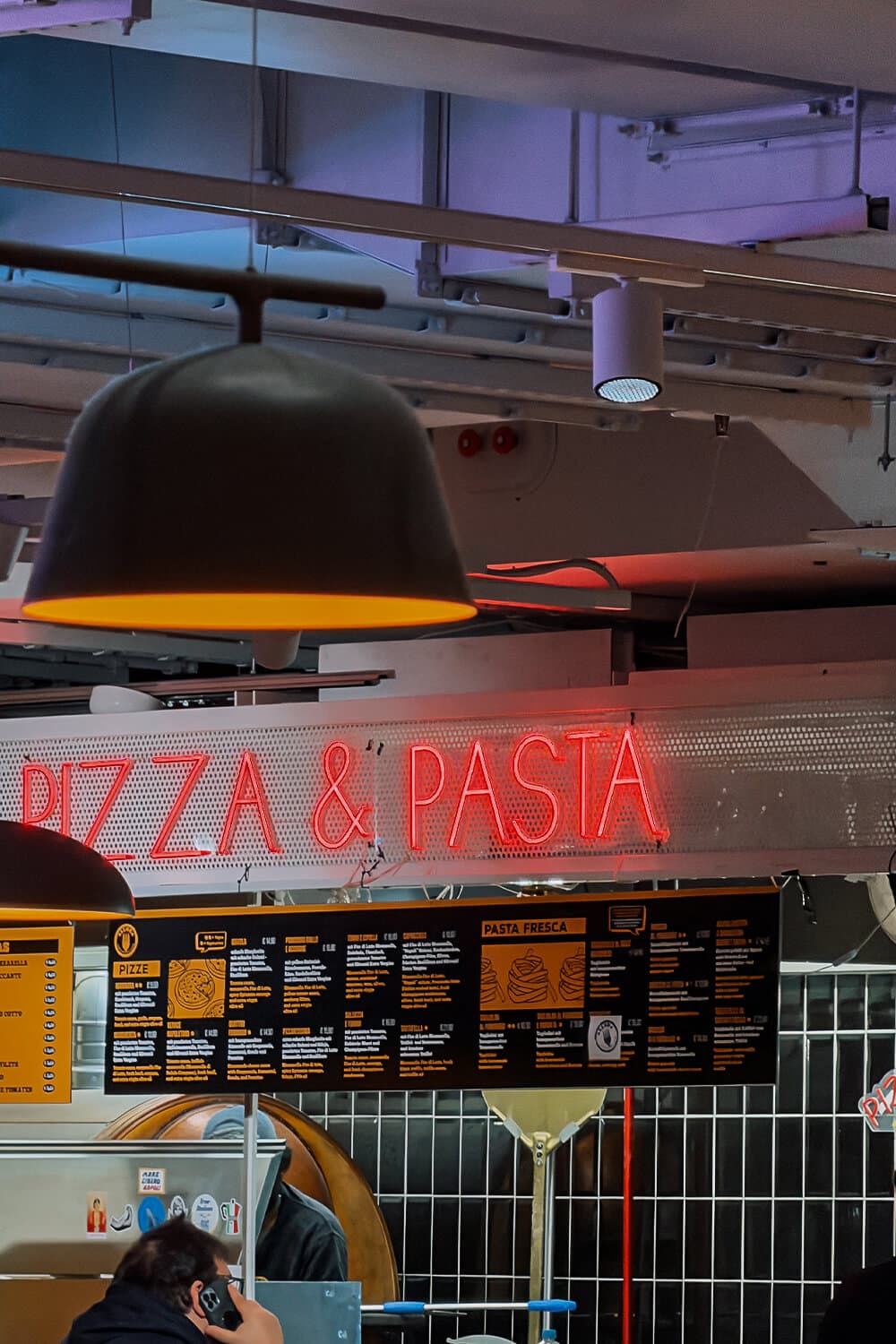 Manifesto Market Berlin Pizza & Pasta Stand im Manifesto Market in Berlin