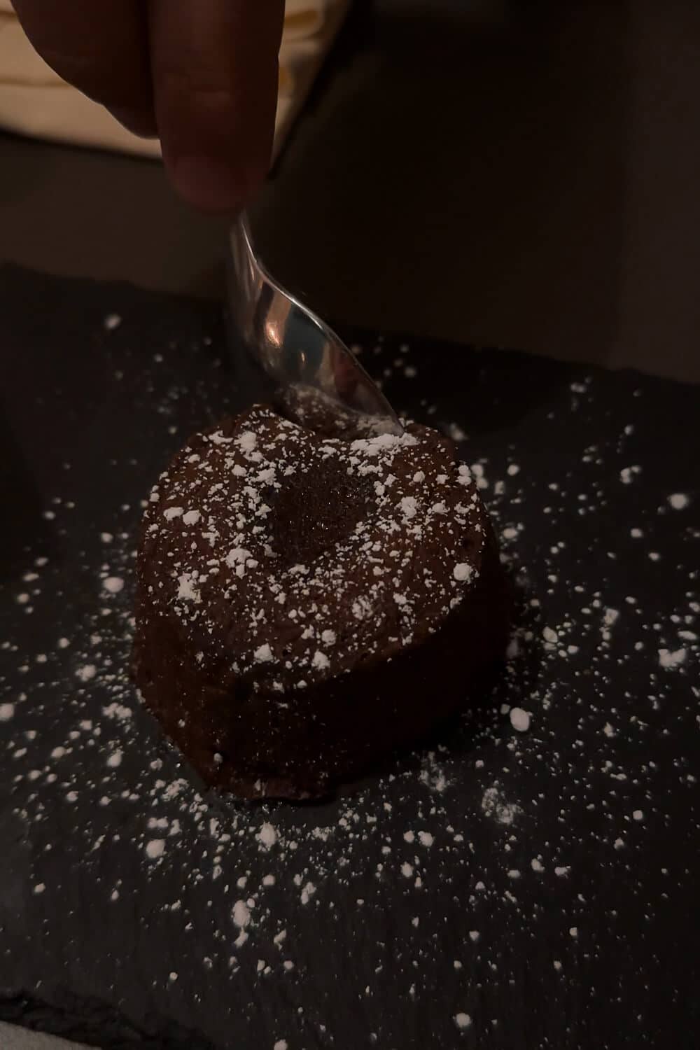 La Buvette Berlin Französisches Schokoladenküchlein als Dessert im La Buvette in Berlin